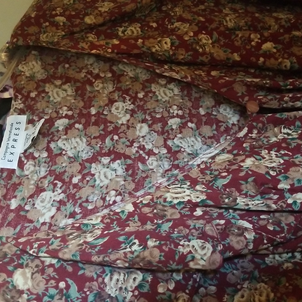Express Floral Ruffle Blouse - Picture 8 of 8